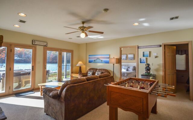 At Lake's Edge 6 Bedroom House