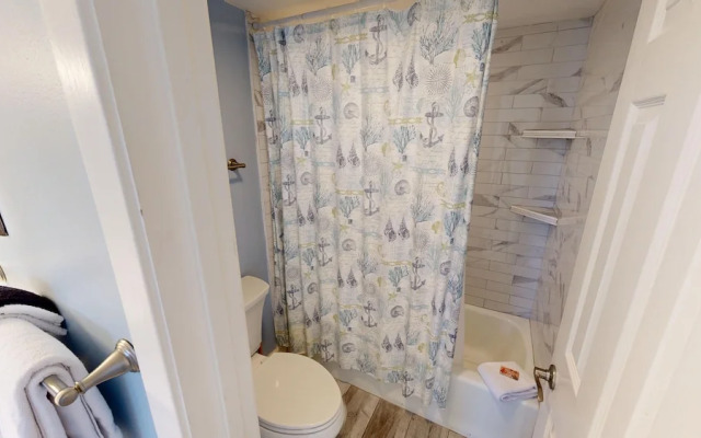 Beach House 401b 2 Bedroom Condo