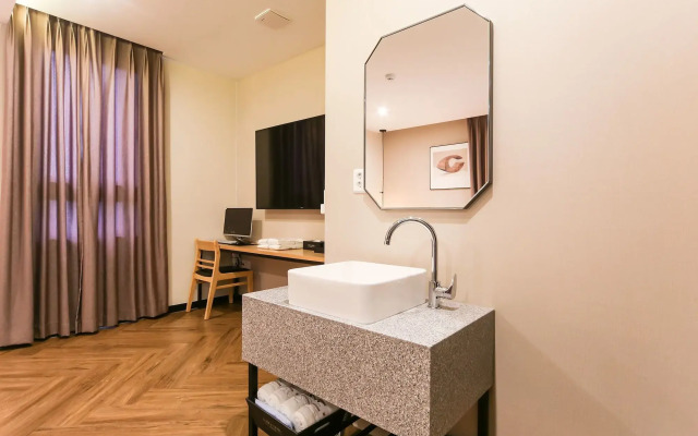Le Idea Hotel
