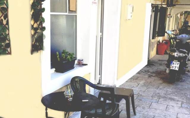 Cozy Appartment In The Center Of Corfu, Near Old Town 1,5 Km Host 4 People