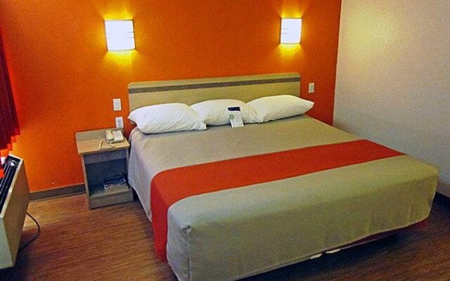 Americas Best Value Inn - West