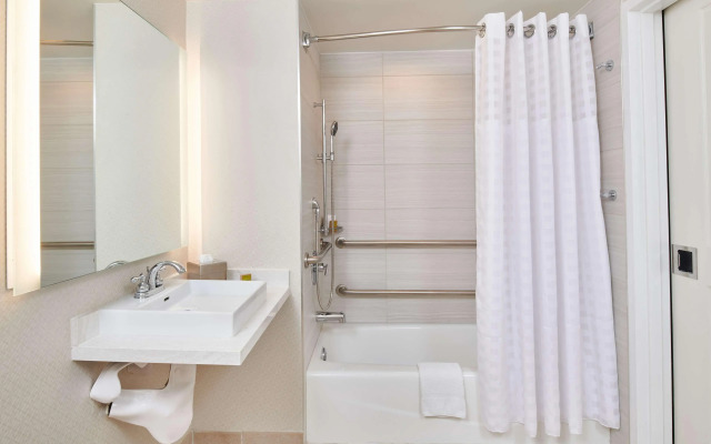 DoubleTree by Hilton Irvine - Spectrum