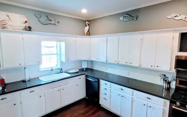 Seaglass 4 Bedroom Home by Redawning