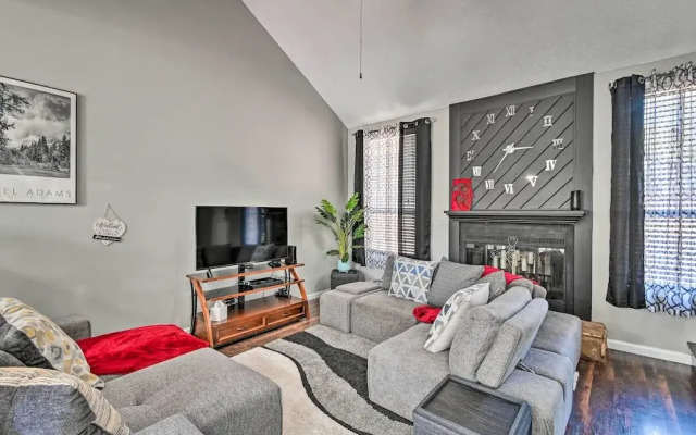 Updated Fayetville Townhome-away-from-home w/ Yard