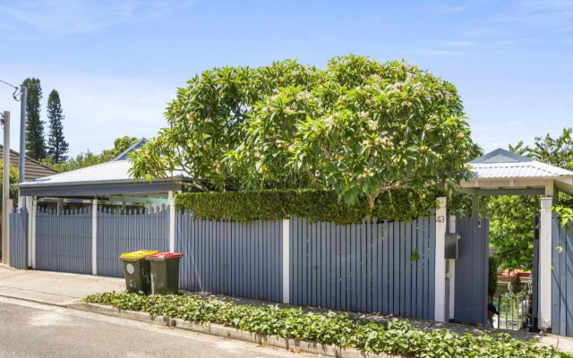 Poolside Stay - Close To Taronga Zoo & Luna Park