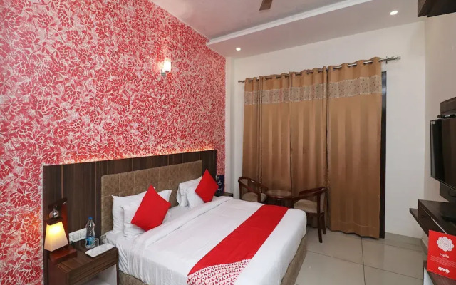 OYO 25076 Omang Hotel