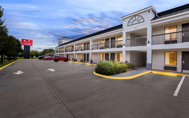 Econo Lodge Inn & Suites Ocean Springs - Biloxi