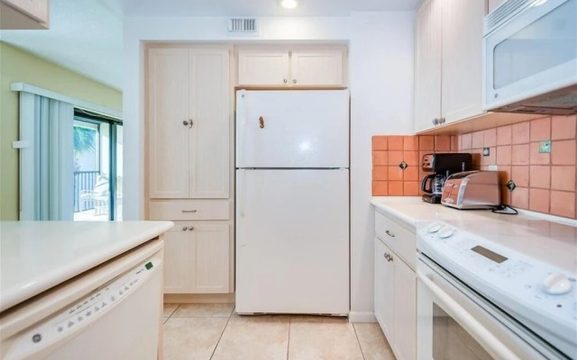 Sea Oats 336 2 Bedroom Condo by RedAwning