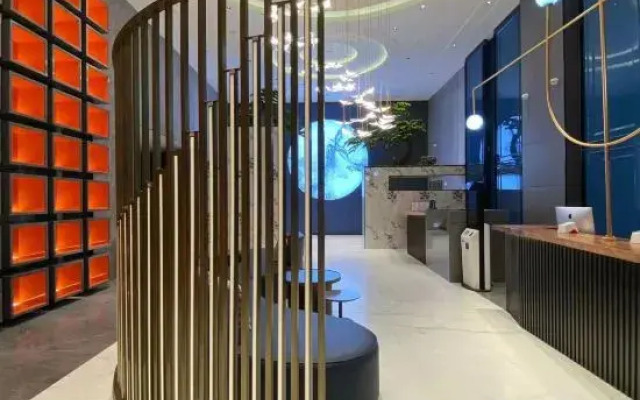Sunshine Holiday Hotel