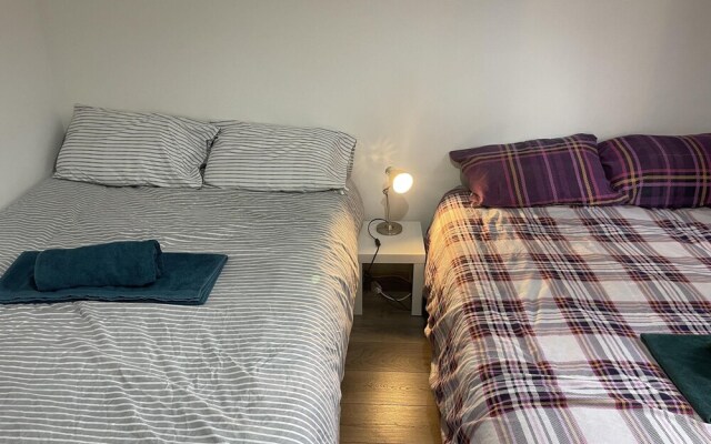 Great 5-bed Wembley Home 25min From Central London