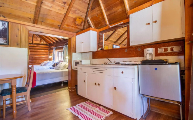 Kootenay Park Lodge