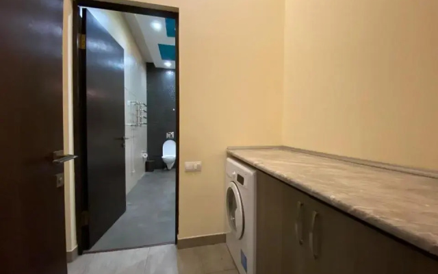 Northern Avenue 2 Bedroom Modern apartment With Open Balcony HH582