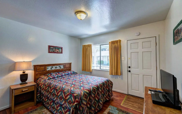 Lake Shasta Lodge