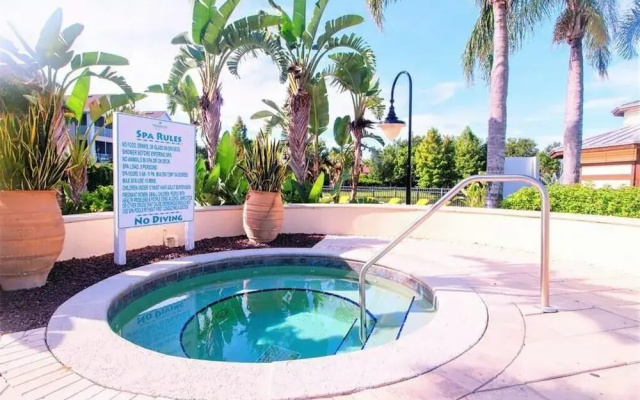 Heng's Runaway Beach Condo