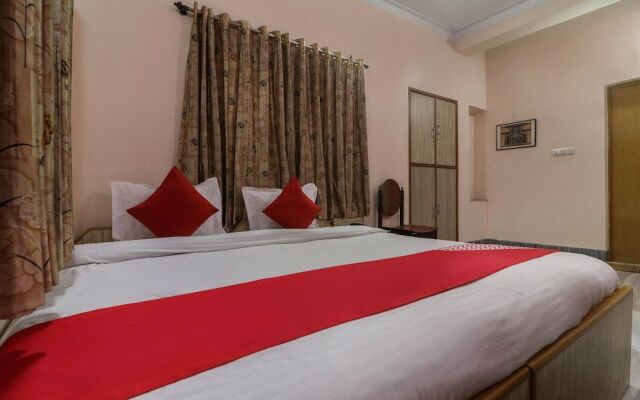 OYO 71148 Meera Guest House