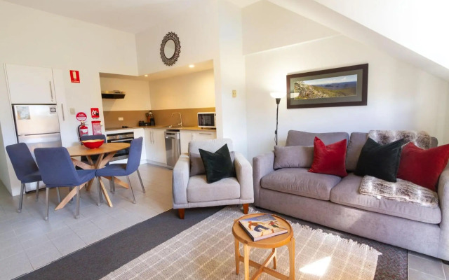 Lantern 1 Bedroom Balcony with Panoramic Alpine View