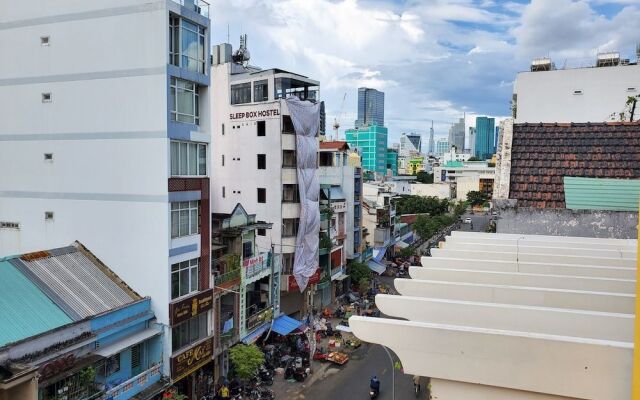 Grandma Lu - Banh Mi Coffee  Hostel