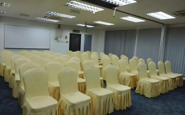 Golden Leaf Boutique Hotel
