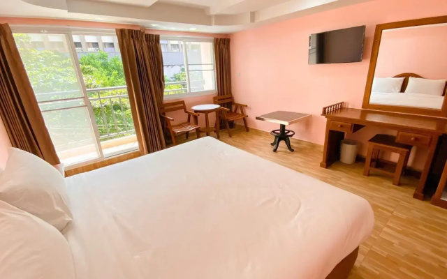 A.A. Pattaya Golden Beach Hotel