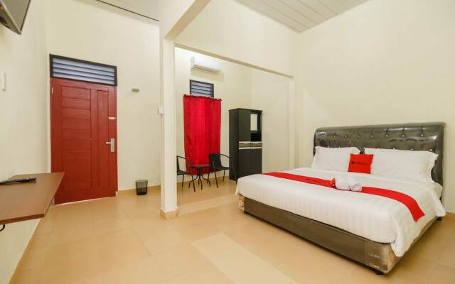 RedDoorz Plus @ Setiabudi Medan 4