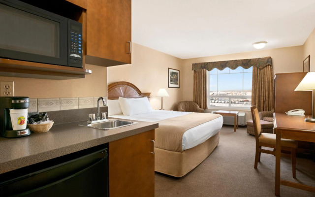 Super 8 By Wyndham High Level Ab