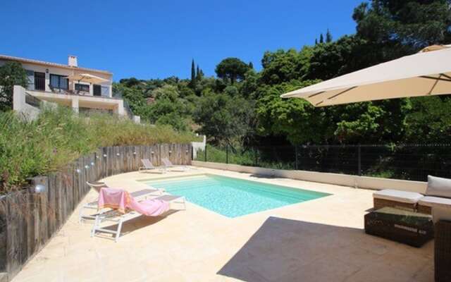 Inviting Holiday Home in La Croix Valmer With Swimming Pool