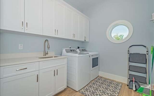 Homes-261 Seabreeze Ct