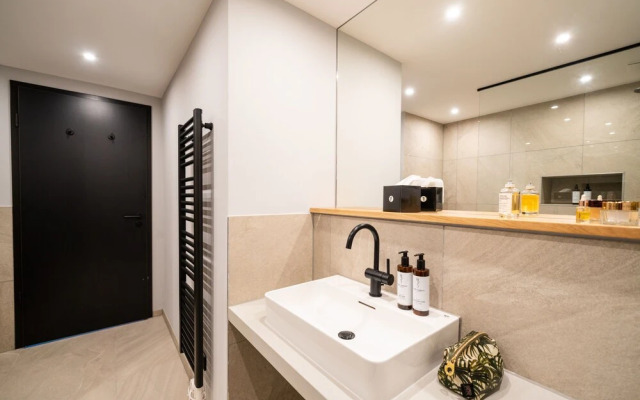 Black F Tower - Serviced Apartments