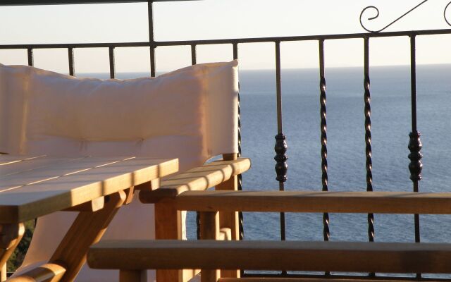 Koumaros Aparthotel