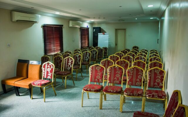 De' Bliss Hotel and Suites