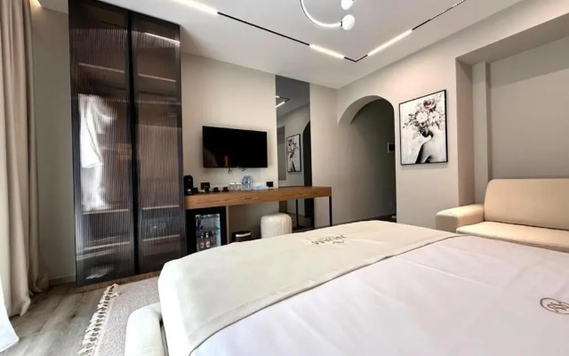 Noam Luxury Hotel