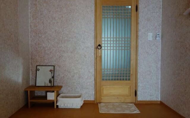 Gaeunchae Hanok Guesthouse Jeonju