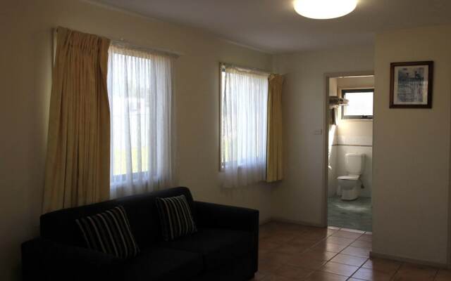 Best Western Travellers Motor Village