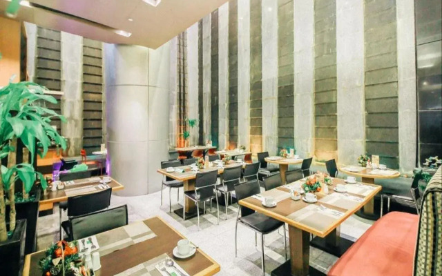 Greenhills Elan Hotel