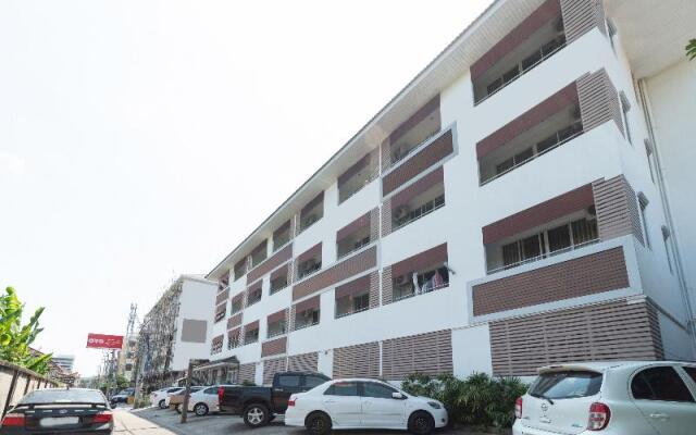 Ruan Plaisoi Apartment by ZUZU