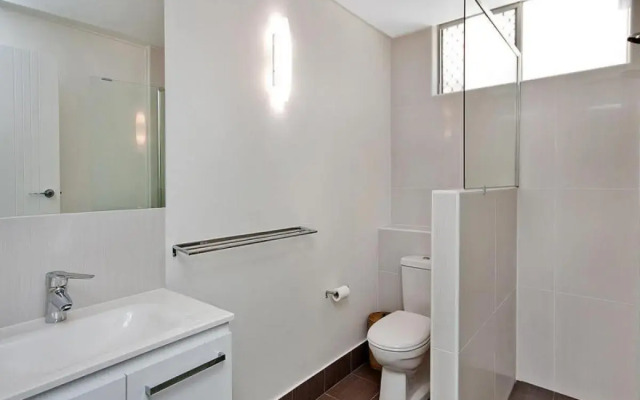 Beachcomber Unit 2 7 Dingle Ave