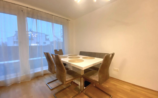 Near Lake Spacious & Furnished Beautiful Apartment