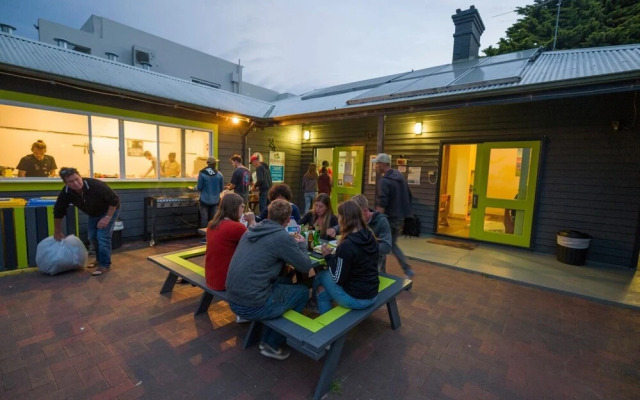 Dunsborough Beachouse YHA Backpackers