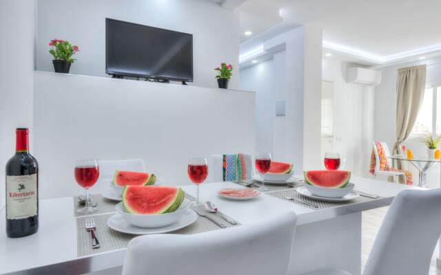 Tidy Little Apartment, Air Conditioning and Pool