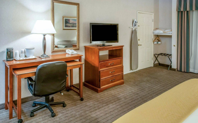Quality Inn & Suites Grants - I-40