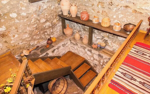 260m2 Unique Mountain House in Lilea Parnasos