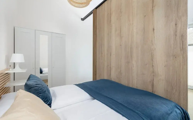 Studio With Terrace by Renters