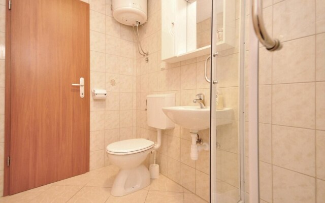 Stunning Home in Mimice With Wifi and 2 Bedrooms