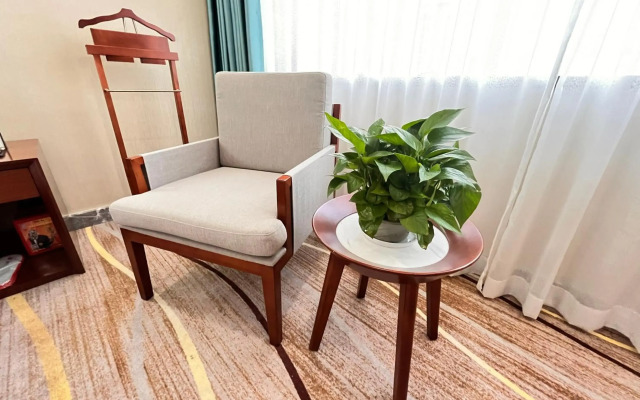 Skyline Plaza Hotel