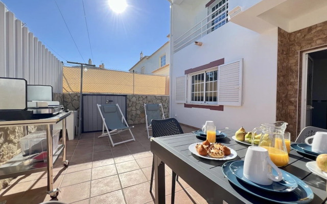 Pêra Stylish Villa With Pool by Homing