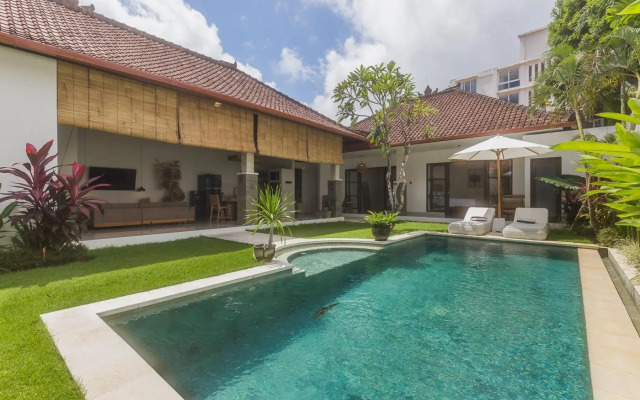 Charming 3 Bedrooms Villa Beach Walking Distance