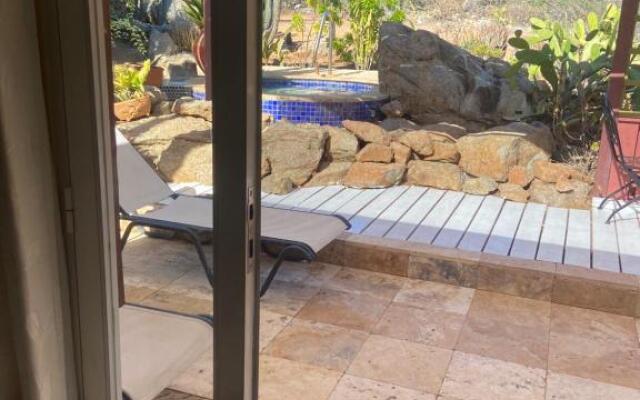 Cozy studio apartment with private jacuzzi