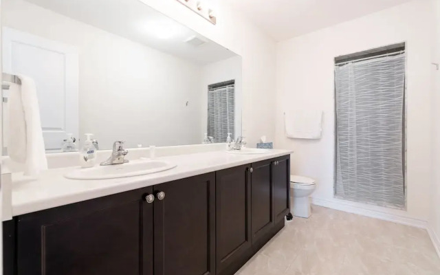 Elegant Brand New Town House