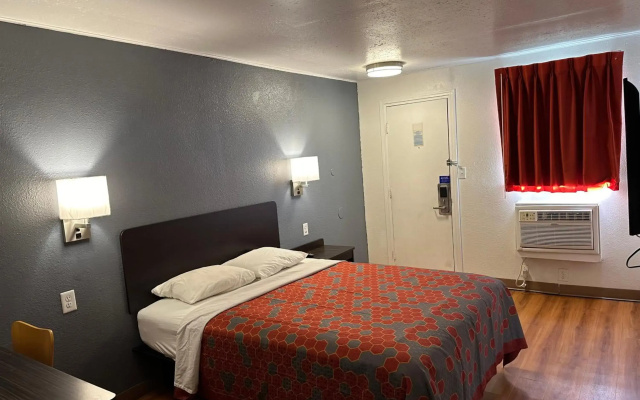 Motel 6 Sullivan, MO