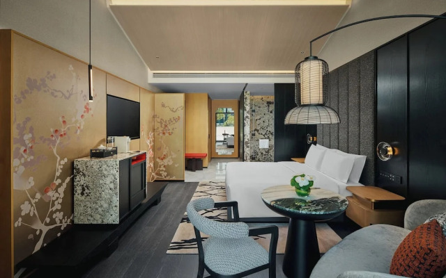 Hualuxe Chongqing Wushan by IHG
